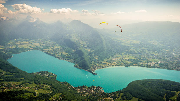 Photographer Captures Incredible Aerial Shots While Paragliding paragliding 13