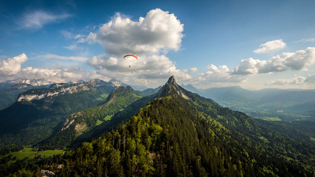 Photographer Captures Incredible Aerial Shots While Paragliding paragliding 14